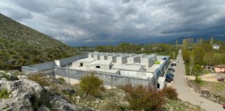 Inchiesta su strutture migranti in Albania vince il Premio Daphne Caruana Galizia 2026