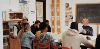 Toscana: voto contrario al tetto del 30% di studenti stranieri in classe