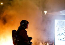 Parigi, coprifuoco per i minorenni fra République e Les Halles fino alle 6