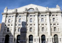 La Borsa di Milano apre in rialzo: Ftse Mib +0,49% a 49.638 punti
