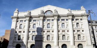 La Borsa di Milano apre in rialzo: Ftse Mib +0,49% a 49.638 punti