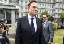 Nord America: Elon Musk patteggia per frode sui milioni offerti agli elettori nel 2024