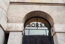 Milano, Borsa chiude in forte calo: Ftse Mib -2,54% a 48.383 punti