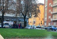Cuneo, lite in centro tra tre persone: un uomo ferito con una testata