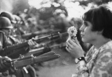 Italia, le mostre del weekend: da Tiziano e Artemisia Gentileschi a Salgado, Capa e Berengo Gardin