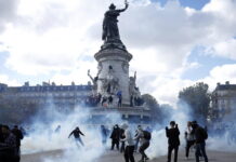 Francia, Macron: nessun posto per la violenza; chi saccheggia e distrugge sarà punito