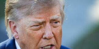 Clemson, Trump contestato almeno cinque volte al comizio: accusa ‘manifestanti pagati’