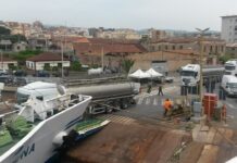 Calabria-Sicilia: traghetti regolari nonostante protesta dei Tir; autocisterne bloccate a Messina
