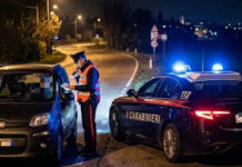 Concamarise, fugge all’alt e getta la droga: 33enne arrestato e ai domiciliari