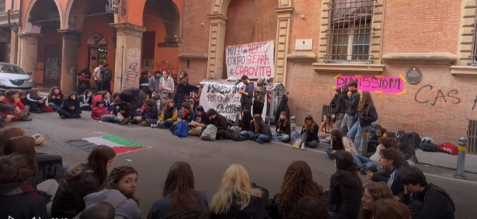Minghetti-proteste.png