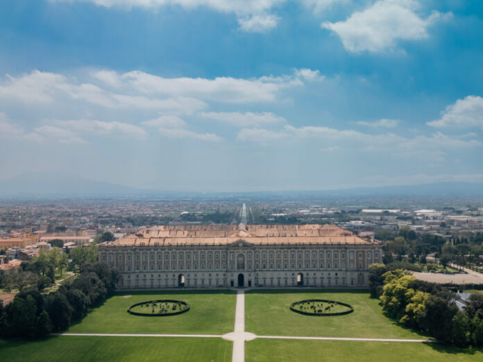 Reggia-di-Caserta_esterno_foto-di-Marco-Ferraro-1024x768-1.jpg