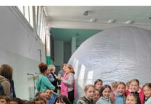 Sampeyre, la scuola si trasforma in osservatorio: 120 studenti nel planetario itinerante