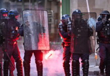 Parigi, due cortei non autorizzati dispersi; incidenti a Lione e Marsiglia, 61 fermi