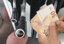 Aversa, 22enne denunciato per aver pagato la benzina con due banconote da 20 euro false
