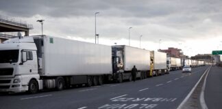 Caserta e Napoli: protesta camionisti per caro carburante su A1 e A30, disagi in Calabria