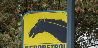 Prezzo del petrolio in calo: Wti a 97,26 dollari, Brent a 105,22 dollari