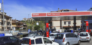 Petrolio in rialzo, WTI a 99,00 dollari e Brent a 111,12 dollari