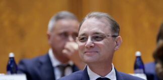 Romania, il parlamento approva il governo pro-Ue di Luca Niculescu con 280 voti