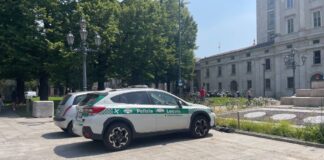 Bergamo, arrestato 50enne per rapina e lesioni ai danni di un artista di strada