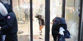 Milano, psicologo: vetrine rotte e furti confermano la fragilità dei giovani