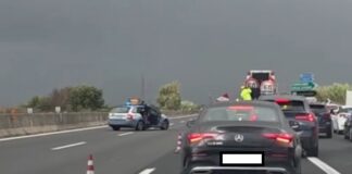 Caserta, protesta: Polizia blocca auto e A1 chiusa da Caserta Sud a Caianello