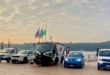 Salò rinnova il parco mezzi: auto elettriche per Polizia Locale e nuova spazzatrice
