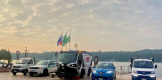 Salò rinnova il parco mezzi: auto elettriche per Polizia Locale e nuova spazzatrice