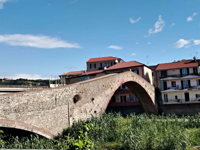 ponte_medievale_zinola_2.jpg