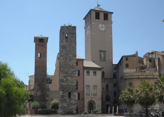 torre_del_Brandale_Savona_01.jpg